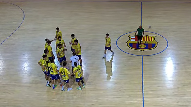 El Tubos Aranda Villa de Aranda sufrió sobre el parqué de la pista de balonmano de la Ciutat Sportiva Joan Gamper. / Barça Handbol