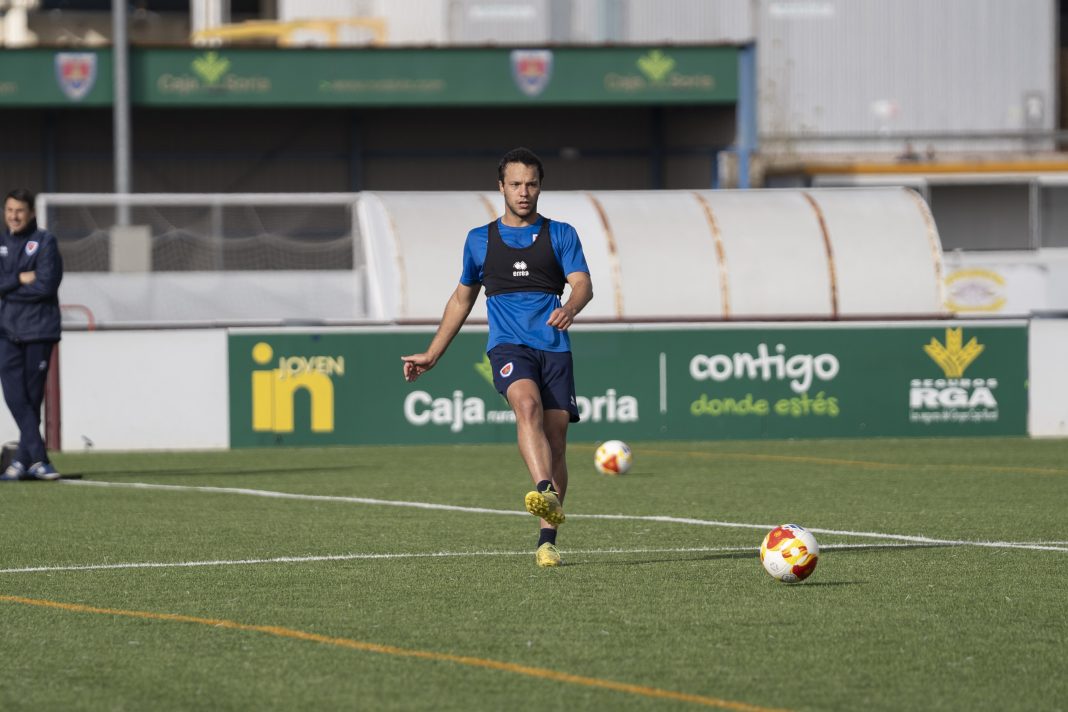 Óscar de Frutos durante un entrenamiento con el Club Deportivo Numancia. / CD Numancia
