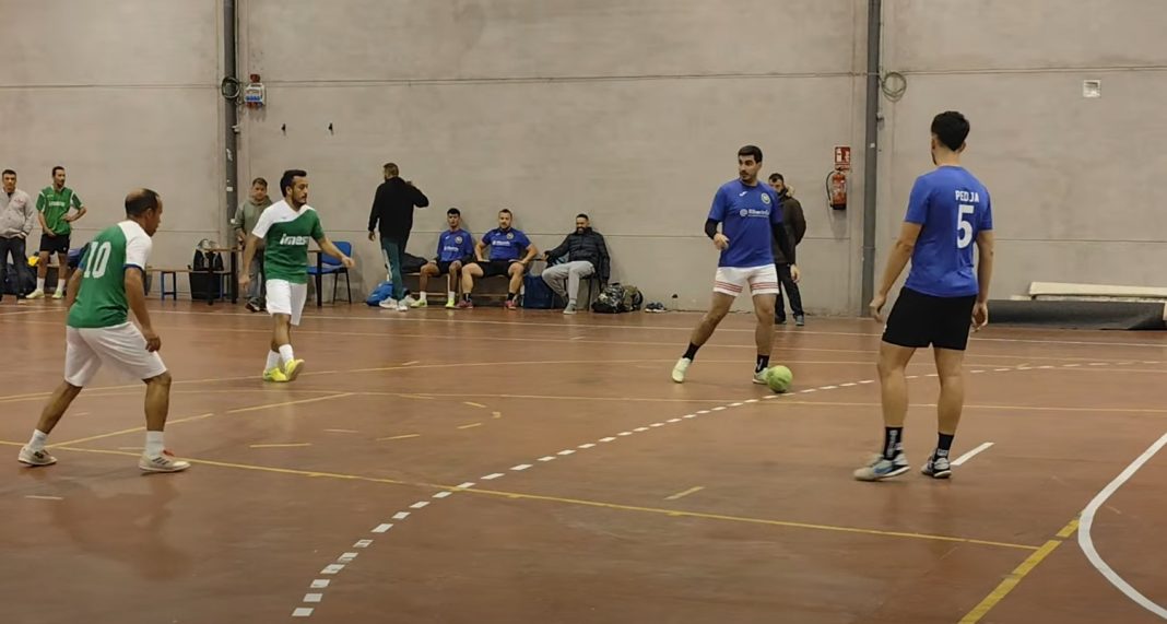 Acción de juego durante el duelo de Mavic Riberinfo frente a IMESA. / DUERO Deporte