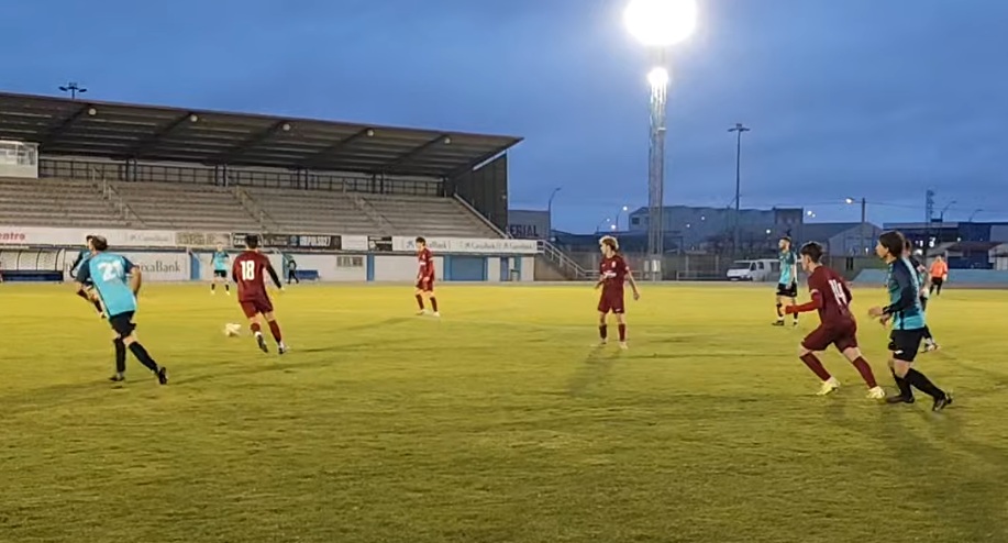 Una acción de juego de los riberitas durante el pasado duelo disputado en el Juan Carlos Higuero. / DUERO Deporte