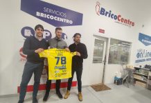 Nemanja Jovic: «Volver a España es una gran oportunidad para mí» Nemanja Jovic -en el centro- junto a Diego Yáñez y el representante de BricoCentro Leal, Héctor Orozco (i). / DUERO Deporte