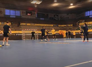 Villa de Aranda inicia una pretemporada invernal en la que jugará Copa Castilla y León Plantilla y cuerpo técnico de Villa de Aranda durante la primera sesión del nuevo año tras el regreso a los entrenamientos. / DUERO Deporte