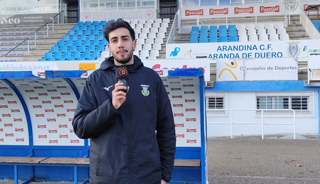 Dani Calvo, entrenador de la Arandina atiende a DUERO Deporte. / DUERO Deporte
