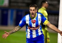 Julio Rengel rescata a la Arandina (1-0) La euforia de Julio Rengel tras lograr el gol del triunfo blanquiazul a los 92 minutos de partido. / somos AFIR