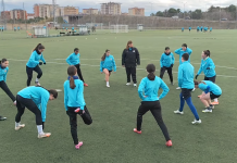 El fútbol femenino de las Tierras del Duero Parte de la plantilla de Aranda Riber durante uno de los entrenamientos invernales en los Anexos del Juan Carlos Higuero. / DUERO Deporte