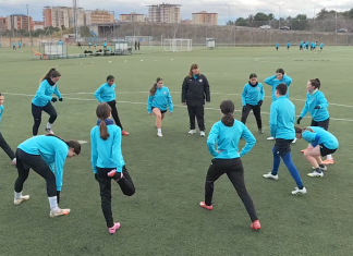 El fútbol femenino de las Tierras del Duero Parte de la plantilla de Aranda Riber durante uno de los entrenamientos invernales en los Anexos del Juan Carlos Higuero. / DUERO Deporte