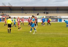 Mejoría estéril ante el riguroso castigo arbitral (1-2) Los jugadores de ambos equipos tuvieron sus más y sus menos al término de un partido marcado por las decisiones arbitrales. / con una pequeña tanganaentre ambos equipos. / DUERO Deporte