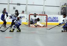 Triple cita para el Hockey Línea Aranda Los dos equipos juveniles del Club Hockey Línea Aranda durante un encuentro en la pista de Prado Sport. / Alberto Collantes (CHLA)
