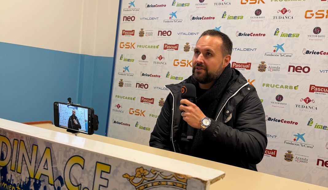 Justin Davis, presidente del Messina, en la sala de prensa del Estadio Municipal Juan Carlos Higuero, tras vivir in situ un encuentro de la Arandina. / Racing City Group