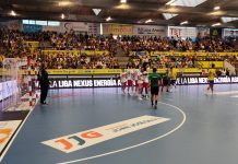 Derbi castellano por la permanencia para retomar el pulso a la Liga ASOBAL El duelo de la 1ª vuelta en el Santiago Manguán. / DUERO Deporte
