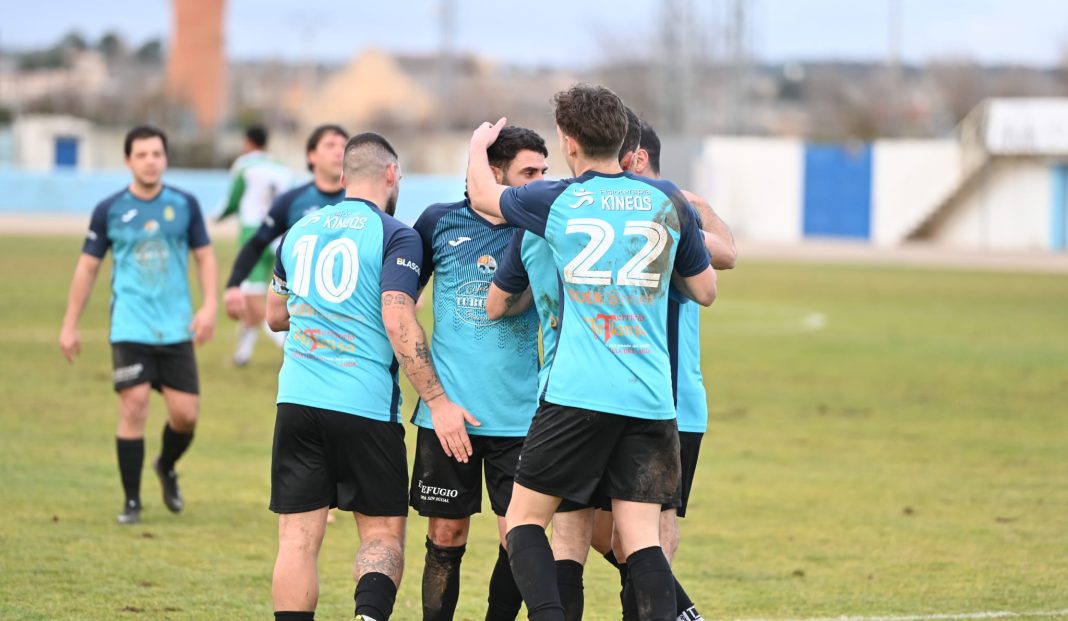 Los azulones esperan al Polideportivo Salas este sábado en un Juan Carlos Higuero en el que suman sus partidos por victorias. / Alberto Calvo