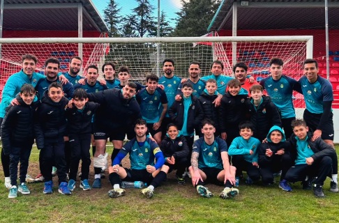 Los azulones vencieron en el José María Pereda de Medina de Pomar. / DUERO Deporte