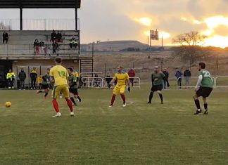 El Trofeo Diputación llega al parón de Semana Santa en el ecuador de la 2ª Fase Imagen de uno de los partidos del Trofeo Diputación de la presente temporada entre Fuentespina -verde- y Villalba de Duero -amarillo- en el campo de La Olmeda de Fuentespina. / DUERO Deporte