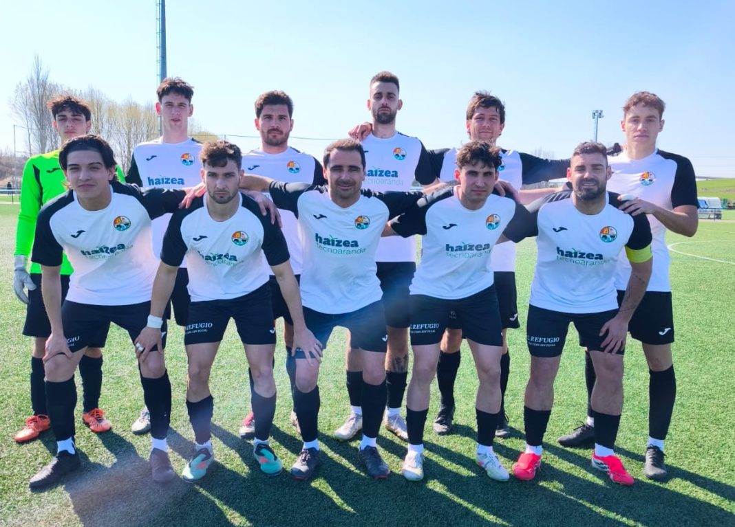 El once con el que formó la escuadra de José Félix Martín 'Bogarde' ante el filial de Burgos IFA. / Aranda Riber