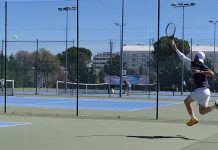 El II Open Tenis Ribera corona a tres miembros del club de las Tierras del Duero El campeón del II Open Tenis Ribera, Fran Holgueras, en plena ejecución de un golpe de derecha durante el campeonato de las Tierras del Duero. / DUERO Deporte
