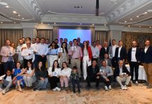 Una gala con tintes amarillos Foto de familia de galardonados y nominados en la Gala de los Premios Puenteduero 2026. / Ángelo