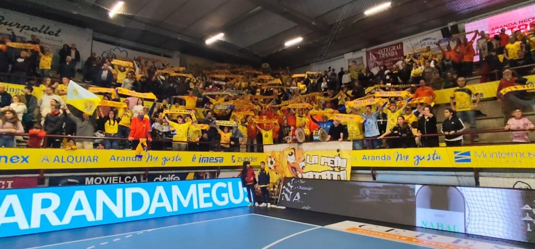 La afición del Villa de Aranda apoyará a los suyos desde antes del partido en busca de una victoria de gran importancia. / DUERO Deporte