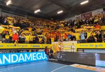 ¡Esto es Aranda! La afición del Villa de Aranda apoyará a los suyos desde antes del partido en busca de una victoria de gran importancia. / DUERO Deporte