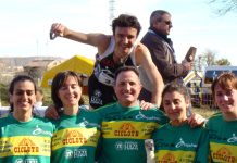 El Capitán del INCESA Aranda comparte su ‘amor por la vida’ en Fuentespina José Luis Capitán (arriba) durante su época en el Atletismo Aranda junto al entrenador Leocadio de Blas y varias de las integrantes del equipo femenino del club: Beatriz Quílez, Noelia Cabestrero, Raquel Camarero y Tania García (de izq. a dch)