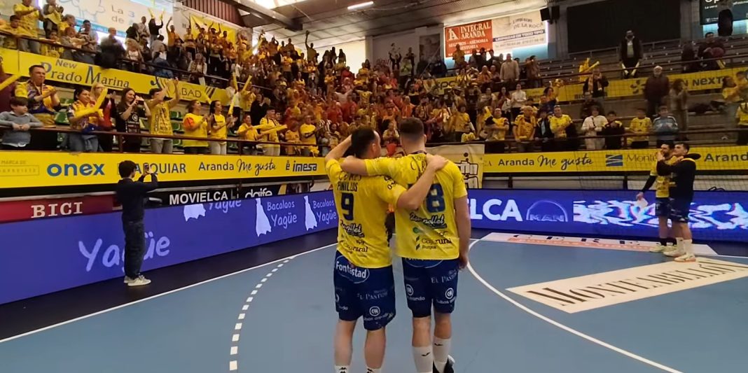 Pinillos y Jovic quieren volver a celebrar, como el resto del equipo, una victoria en el Manguán. / DUERO Deporte