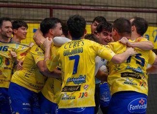 El Red Solidaria Ribera Villa de Aranda inicia el asalto a Primera Nacional Los integrantes del Red Solidaria Ribera Villa de Aranda tras proclamarse campeones de Castilla y León. / Villa de Aranda