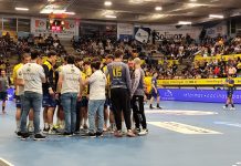 Visita amarilla a Artaleku Imagen del partido de la primera vuelta entre ambas escuadras en el Santiago Manguán. / DUERO Deporte