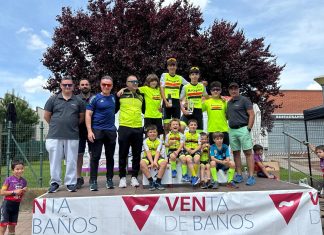 Gran actuación de Escuela de Ciclismo Julio Torres con doblete en el podio del Trofeo Fiesta del Trabajo en Venta de Baños Los integrantes de la Escuela de Ciclismo Julio Torres del Veloclub Ribera del Duero en el podio de Venta de Baños. / Veloclub Ribera del Duero