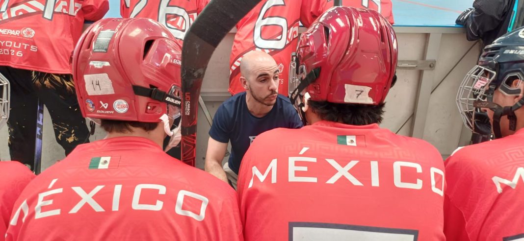 Jorge Collantes durante una de las sesiones de entrenamientos con el combinado nacional mexicano. / CHLA