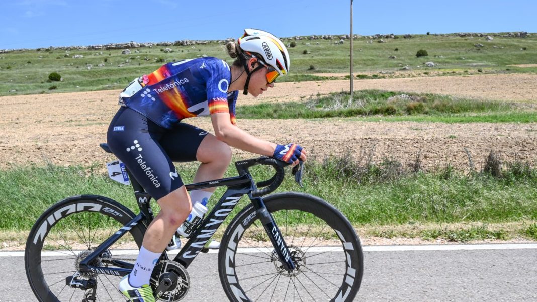 Sara Martín en plena fuga en la última etapa de Vuelta a Burgos. / Vuelta a Burgos