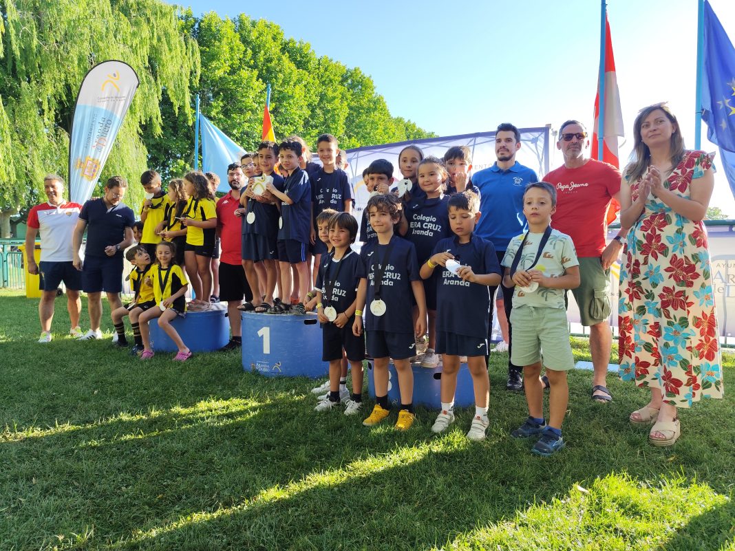 La Gala de Entrega de Premios del Deporte Escolar se ha celebrado en la Piscina Acapulco. / DUERO Deporte