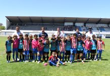 El III Torneo Aranda Riber – Haizea Tecnoaranda no defrauda y vuelve a conquistar el Juan Carlos Higuero Jugadores del Atlético de Madrid y Aranda Riber se fotografiaron para el recuerdo. / Alberto Calvo