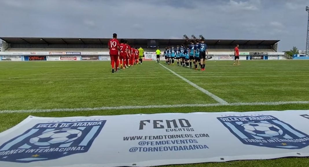 El Torneo Villa de Aranda vivió su estreno la pasada temporada y volverá a ser protagonista este fin de semana en el Juan Carlos Higuero. / DUERO Deporte