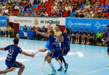 Esfuerzo estéril en el derbi castellano (34-26) Una acción de ataque de Tubos Aranda Villa de Aranda en el Huerta del Rey en el derbi ante Recoletas Atlético Valladolid. / Roberto Campillo (Villa de Aranda)