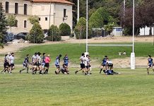 La irregularidad condena a Rugby Aranda en el debut ante Cormorán (22-36) Una de las defensas de Rugby Aranda frente a Cormorán en el segundo tiempo en el Virgen de las Viñas. / DUERO Deporte