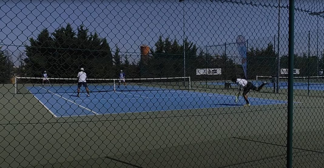 Imagen de uno de los partidos de dobles. / DUERO Deporte