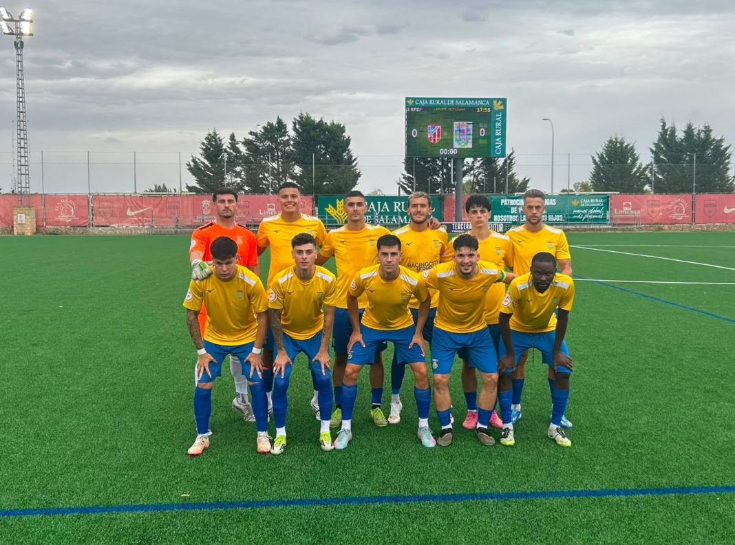 Once inicial con el que la Arandina estrenó la temporada en Santa Marta de Tormes. / DUERO Deporte
