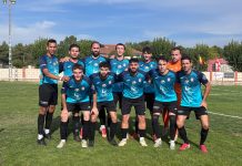 El Riber salva un punto en Coca (3-3) El once inicial del Riber en el Municipal de Coca. / Aranda Riber