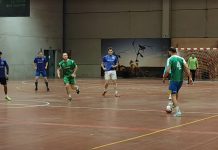La Liga Local de Fútbol Sala última su estreno y mantiene abiertas inscripciones Uno de los encuentros de la pasada temporada en el Recinto Ferial de Aranda de Duero. / DUERO Deporte