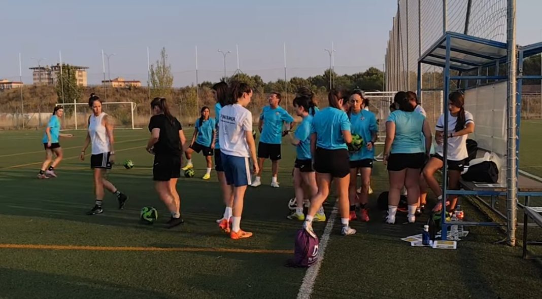 El primer equipo del Aranda Riber será la primera escuadra femenina en debutar esta temporada. / DUERO Deporte