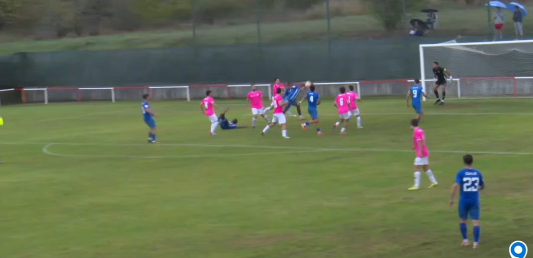 Momento en el que Sastoque remate de cabeza en la jugada clave del partido. / Imágenes 987TV