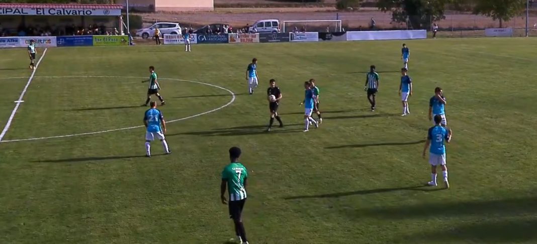 Un instante de juego del encuentro disputado en el Calvario. / Aranda Riber