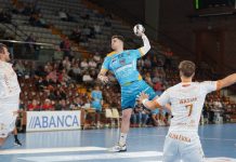 La urgencia leonesa se impone a la voluntad amarilla (40-35) Una acción de ataque de los amarillos en el Palacio de los Deportes de León. / Roberto Campillo (Villa de Aranda)
