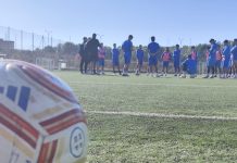 La Arandina aspira a colarse entre la élite del Campeonato La plantilla de la Arandina durante la charla previa al partido en el último entrenamiento de la semana. / DUERO Deporte