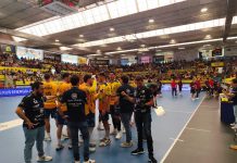 La historia del Villa de Aranda está salpicada de escenarios donde reconocerse y poder reaccionar tras el pobre arranque liguero La escuadra amarilla durante uno de los encuentros de la presente temporada en el Santiago Manguán. / DUERO Deporte