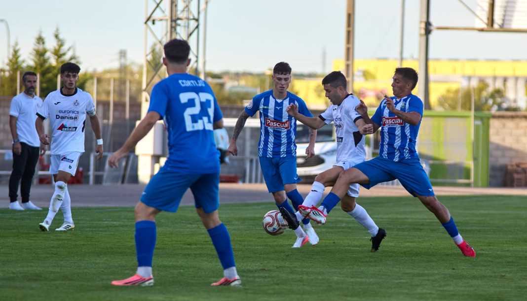 Los blanquiazules mostraron su voluntad ante el Cristo Atlético, pero no fue suficiente. / Ángel Rodríguez