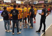 Tubos Aranda Villa de Aranda cumple el trámite con gran imagen ante el Barça (33-40) Los amarillos dejaron nuevamente una gran imagen ante la visita azulgrana. / DUERO Deporte